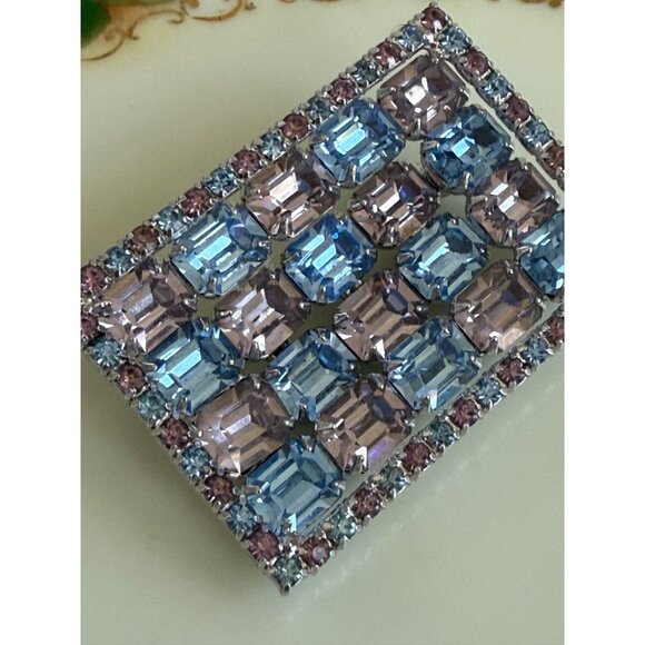 Vintage 50's Kramer NY Rhinestone Rectangle Brooch Blue Pale Lavender - Picture 9 of 10